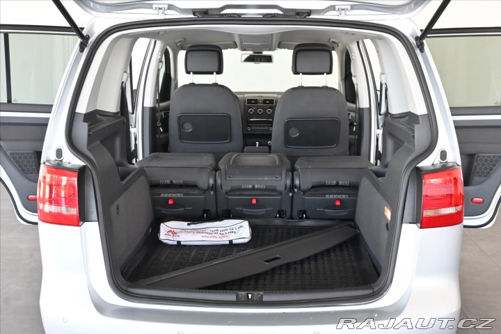 Volkswagen Touran 1,6 TDi 77kW DSG MATCH Zá 2012