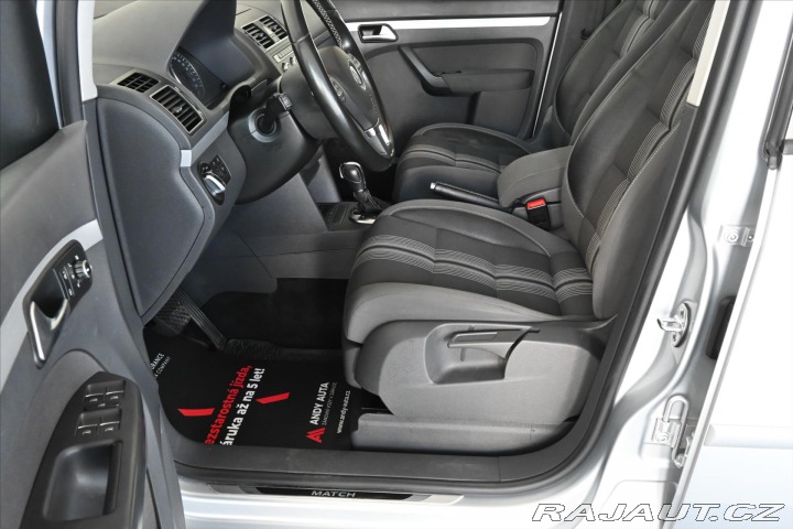 Volkswagen Touran 1,6 TDi 77kW DSG MATCH Zá 2012