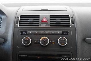 Volkswagen Touran 1,6 TDi 77kW DSG MATCH Zá 2012