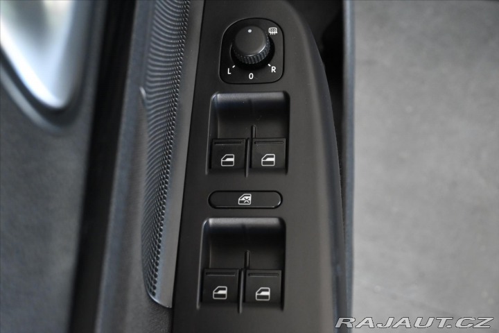 Volkswagen Golf 1,6 TDi 77kW NAVI PRAVIDE 2013
