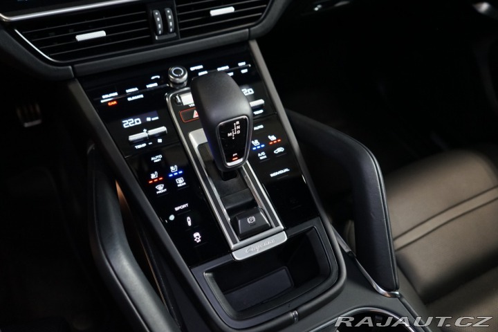 Porsche Cayenne TURBO*PCCB*PDCC*TAŽNÉ*ZÁR 2019