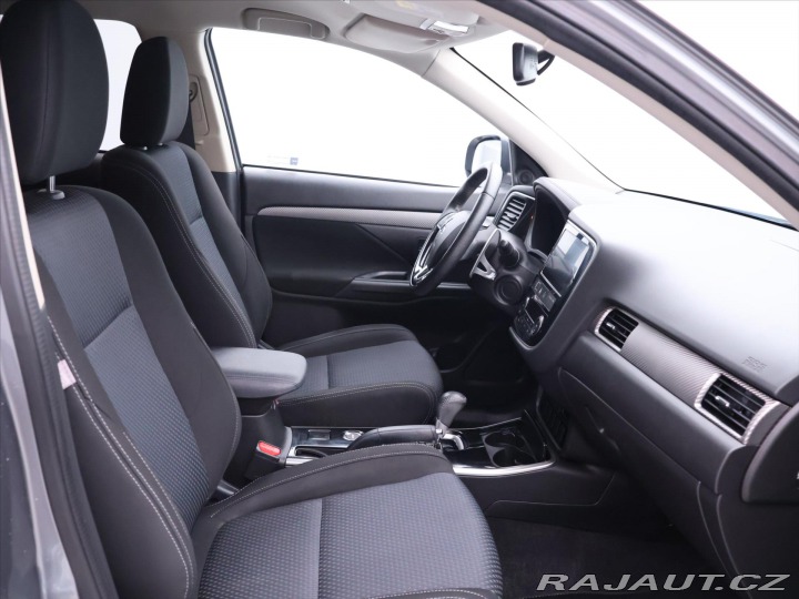 Mitsubishi Outlander 2,0 i 110kW Aut. 4WD CZ 1 2018