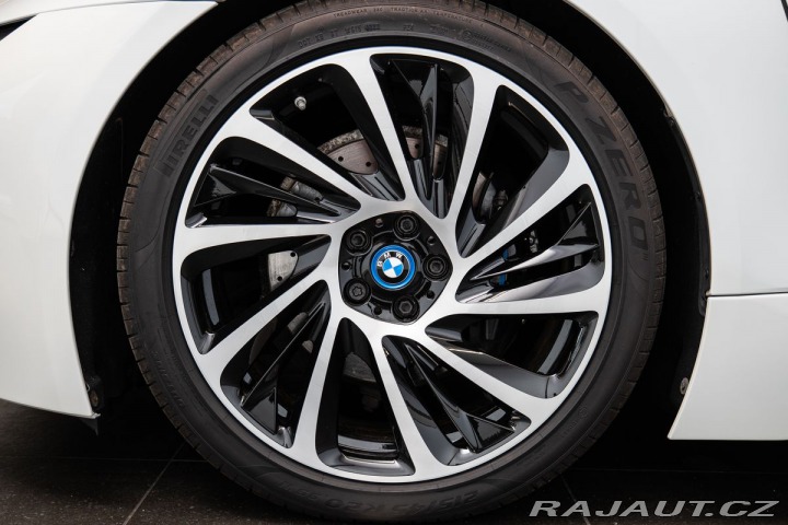 BMW i8  2015