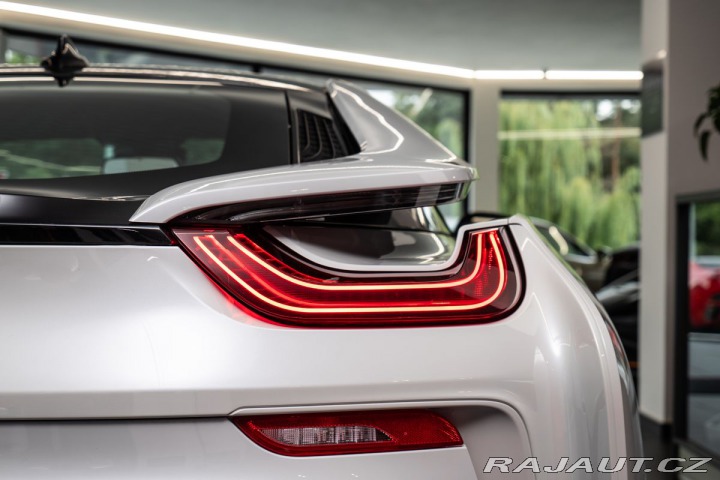 BMW i8  2015
