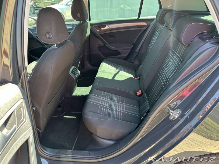 Volkswagen Golf 1,2TSI 81kW LOUNGE NAVI 2015