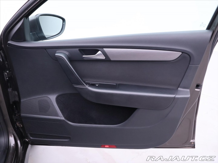 Volkswagen Passat 2,0 TDI 103kW DSG CZ Xeno 2012