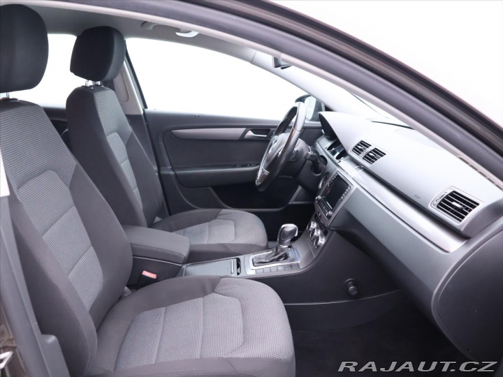 Volkswagen Passat 2,0 TDI 103kW DSG CZ Xeno 2012