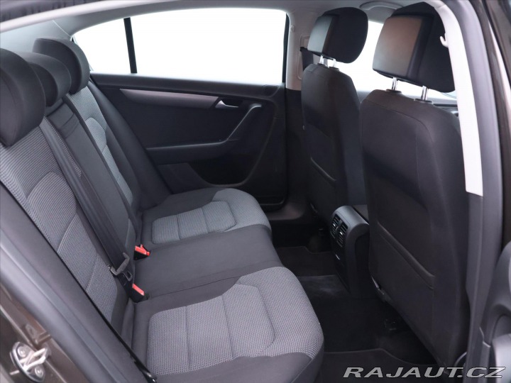 Volkswagen Passat 2,0 TDI 103kW DSG CZ Xeno 2012
