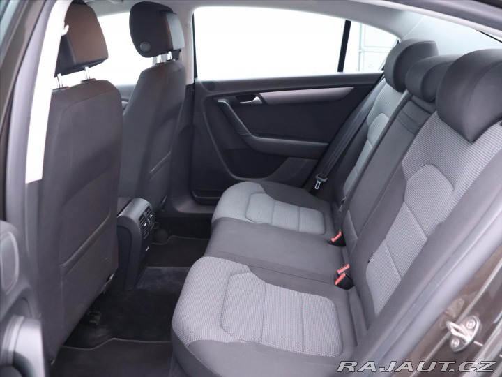 Volkswagen Passat 2,0 TDI 103kW DSG CZ Xeno 2012