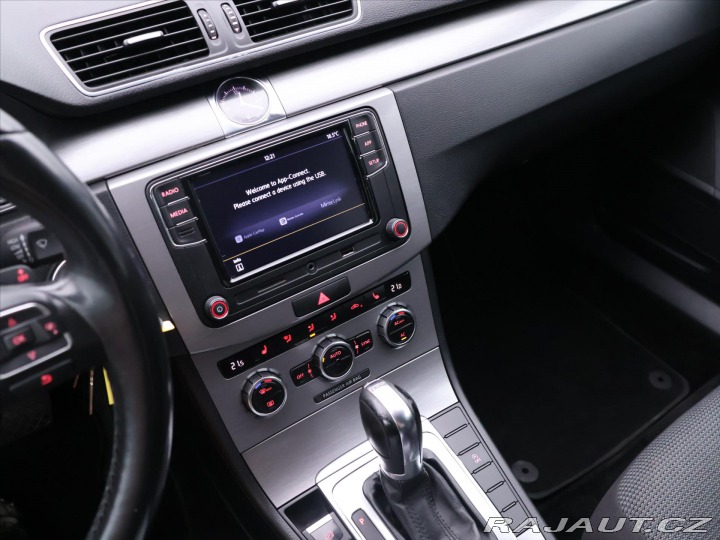 Volkswagen Passat 2,0 TDI 103kW DSG CZ Xeno 2012
