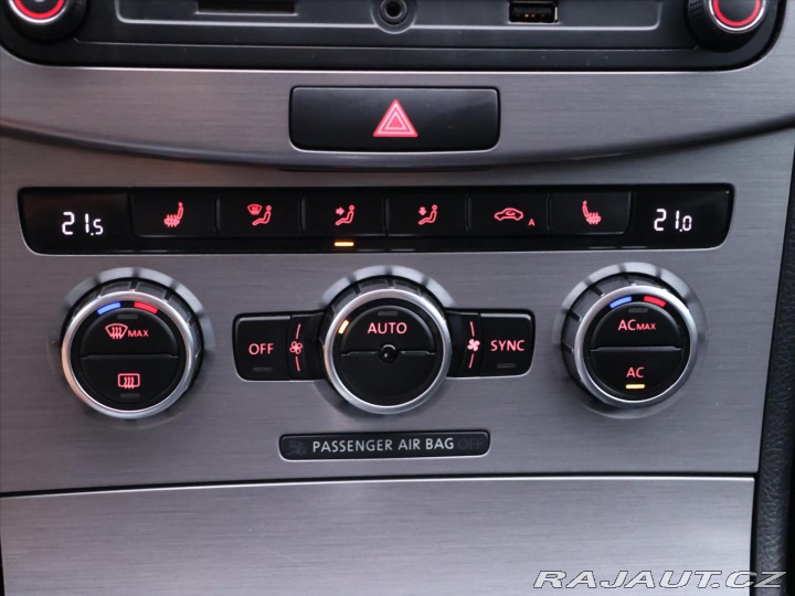Volkswagen Passat 2,0 TDI 103kW DSG CZ Xeno 2012