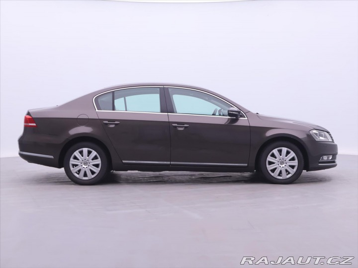 Volkswagen Passat 2,0 TDI 103kW DSG CZ Xeno 2012