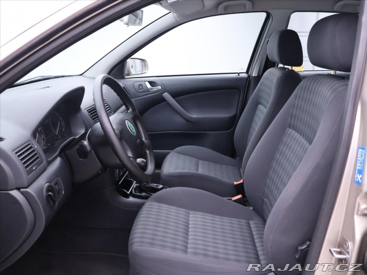 Škoda Octavia 1,6 i 75kW CZ Serv.Kniha 2004