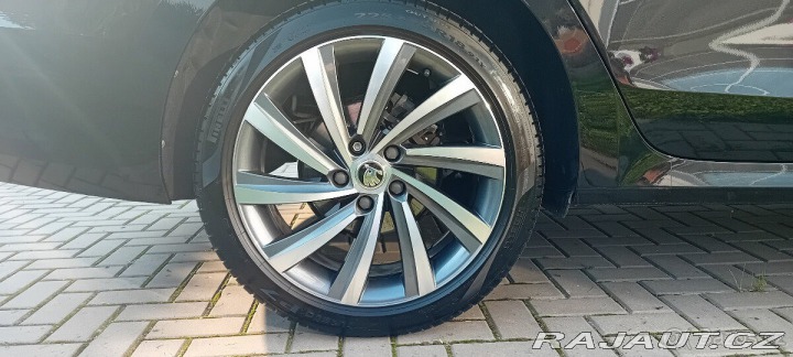 Škoda Octavia IV kombi DSG STYLE G-TEC 1800