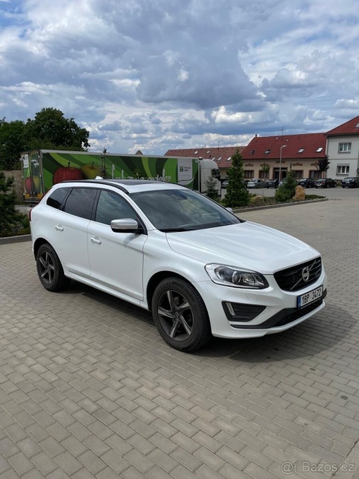 Volvo XC60 2,4   D5 R-DESING 158kW 1