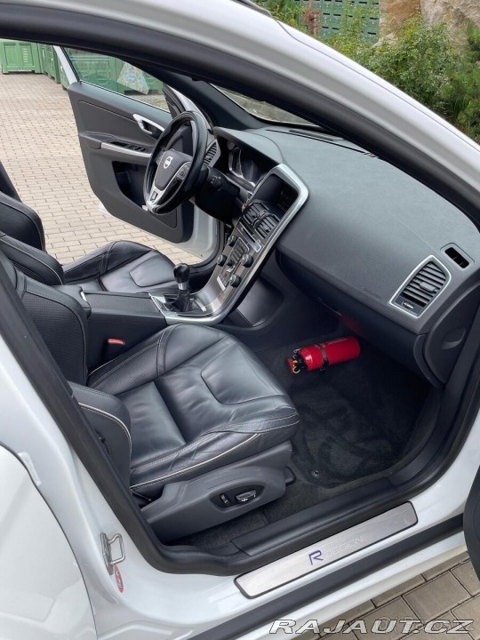 Volvo XC60 2,4 D5 R-DESING 158kW 1 2013