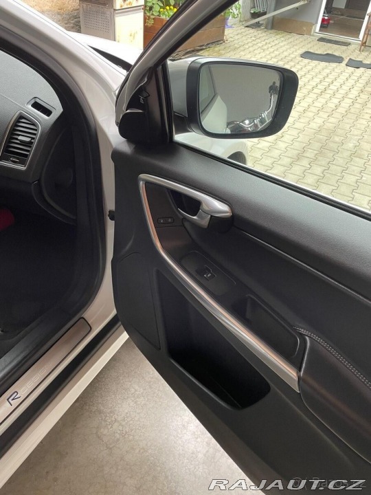 Volvo XC60 2,4 D5 R-DESING 158kW 1 2013