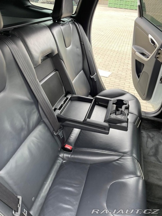 Volvo XC60 2,4 D5 R-DESING 158kW 1 2013