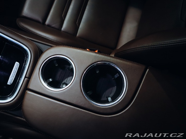 Porsche Panamera GTS Sport Turismo 338 kW 2019