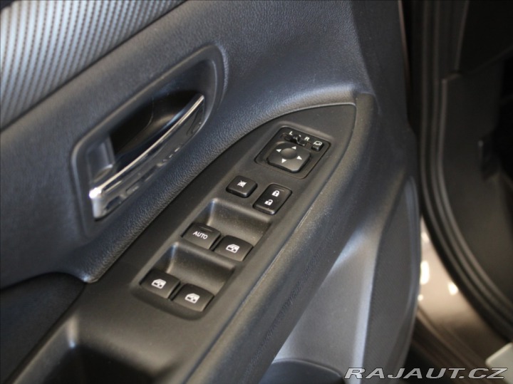 Mitsubishi Outlander 2,0 MIVEC AT 4x4 Intense 2017