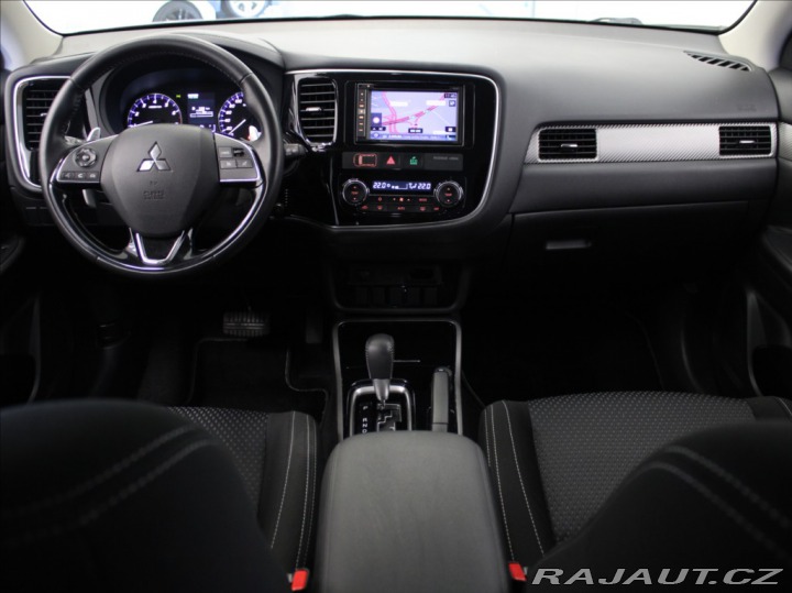 Mitsubishi Outlander 2,0 MIVEC AT 4x4 Intense 2017