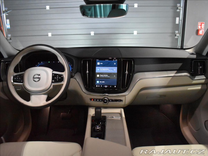 Volvo XC60 2,0 B4 AWD Core ,bezklíč 2023
