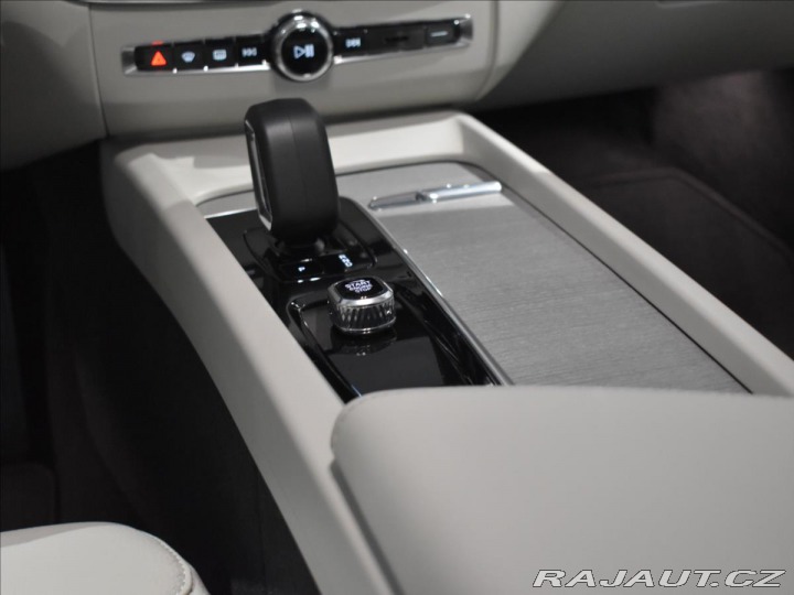 Volvo XC60 2,0 B4 AWD Core ,bezklíč 2023