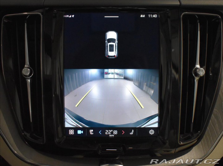 Volvo XC60 2,0 B4 AWD Core ,bezklíč 2023