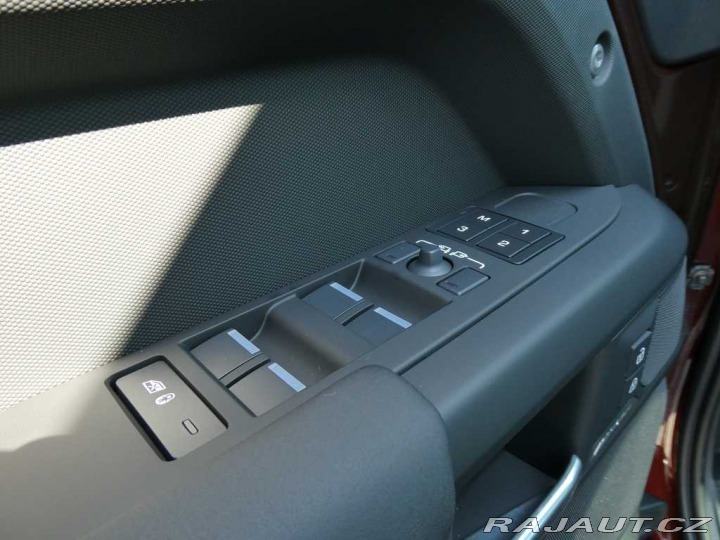 Land Rover Defender 130 3,0 X-Dynamic SE D300 2025