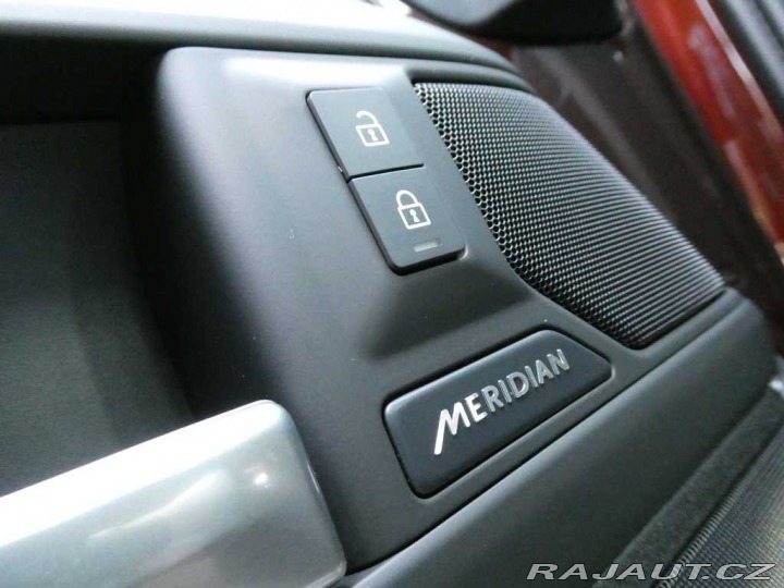Land Rover Defender 130 3,0 X-Dynamic SE D300 2025
