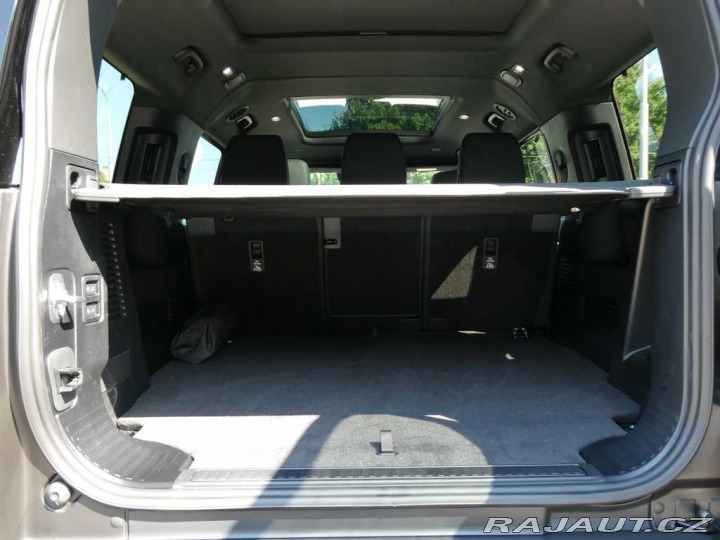 Land Rover Defender 130 3,0 X-Dynamic SE D300 2025