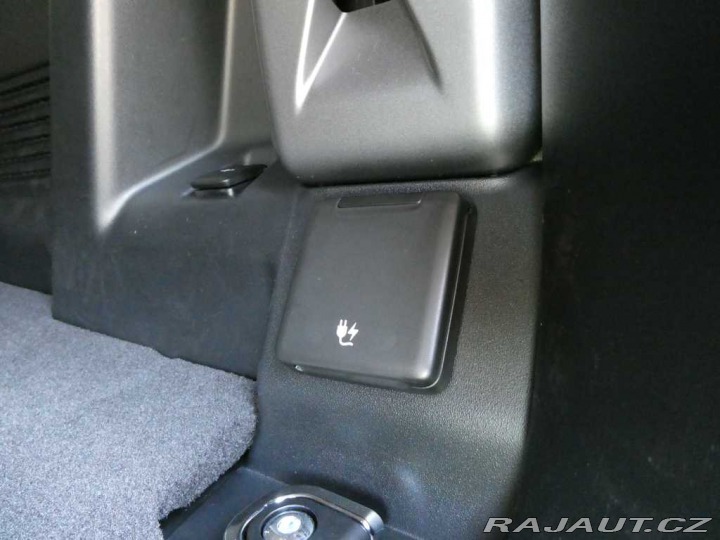 Land Rover Defender 130 3,0 X-Dynamic SE D300 2025