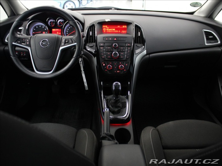 Opel Astra 1,4 T 103kW Cosmo TAŽNÉ Č 2015