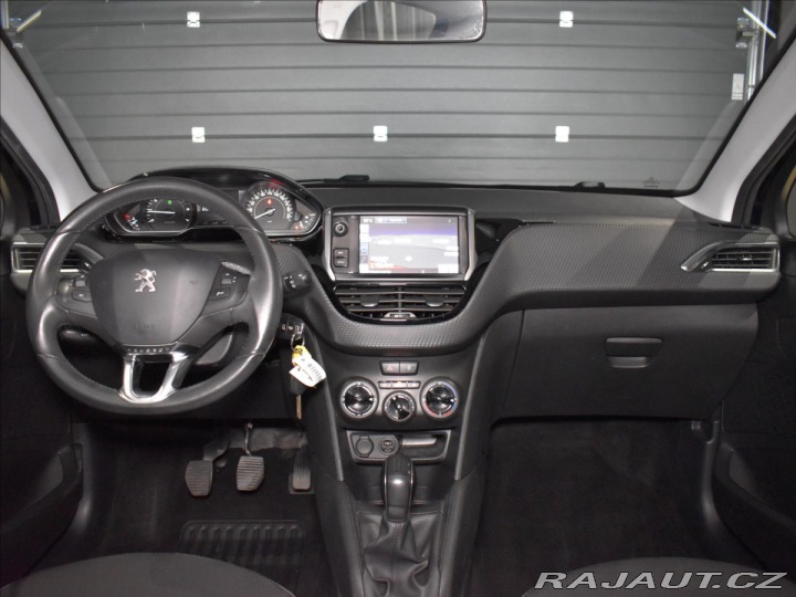 Peugeot 208 1,2 Style Parkovací senzo 2016