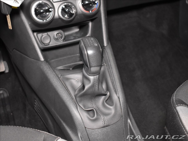 Peugeot 208 1,2 Style Parkovací senzo 2016