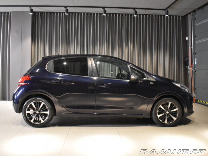 Peugeot 208 1,2 Style Parkovací senzo 2016