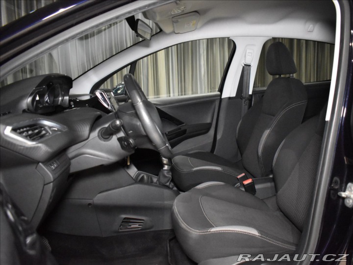 Peugeot 208 1,2 Style Parkovací senzo 2016