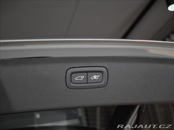 Volvo XC90 2,0 B5  Plus Dark 2025