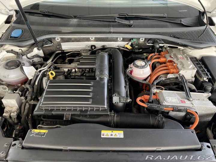 Volkswagen Passat GTE 160kW*MatrixLED*Masáž 2021