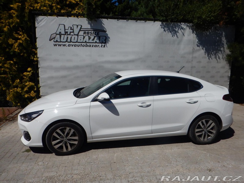 Hyundai i30 FASTBACK 1.0 GDI TURBO, Č