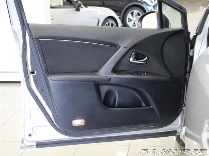 Toyota Avensis 2,0 D 93kW 154tkm. Akční 2011