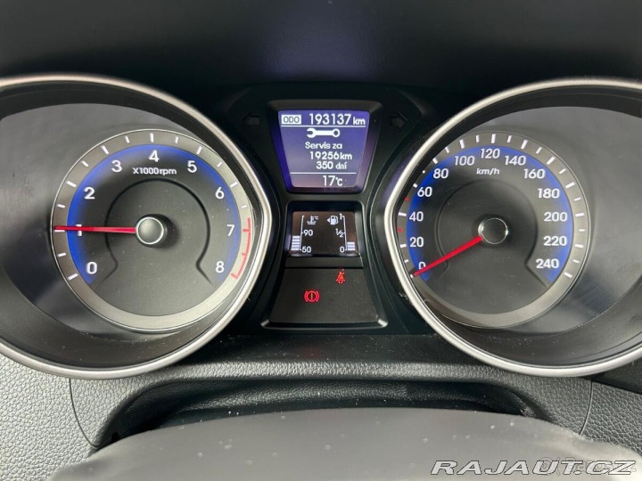 Hyundai i30 1,6   (88 kW), 2015 - nov 2015
