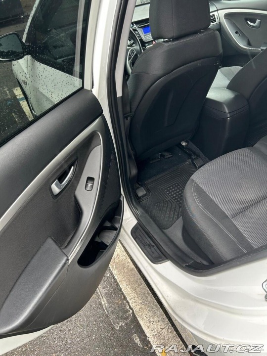 Hyundai i30 1,6   (88 kW), 2015 - nov 2015
