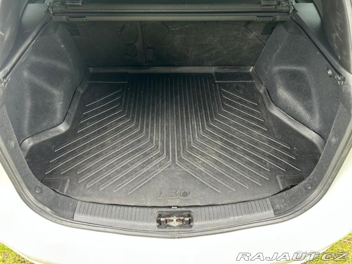 Hyundai i30 1,6   (88 kW), 2015 - nov 2015