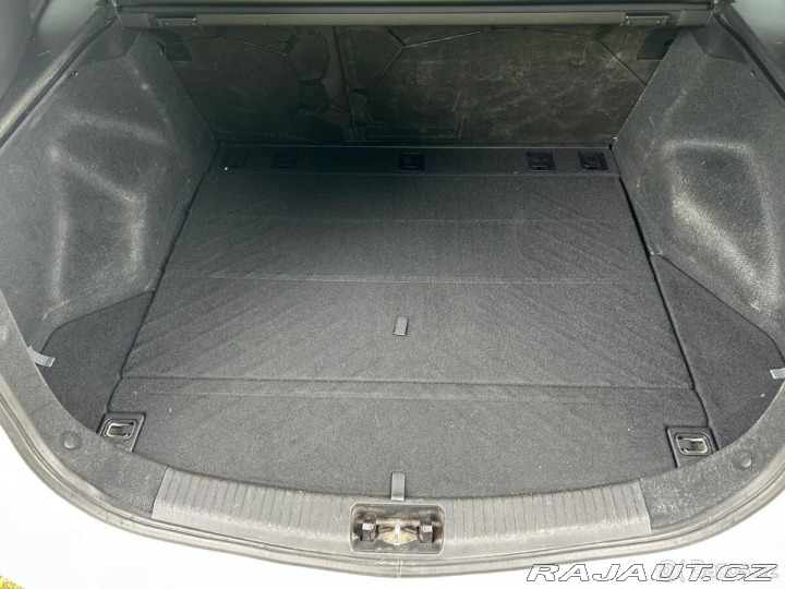 Hyundai i30 1,6   (88 kW), 2015 - nov 2015