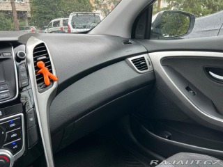 Hyundai i30 1,6   (88 kW), 2015 - nov 2015