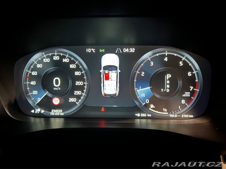 Volvo XC60 T6 Inscription – top stav 1800