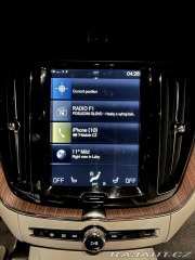Volvo XC60 T6 Inscription – top stav 1800