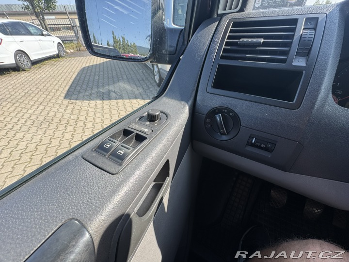 Volkswagen Transporter 7 MÍST 2,5 TDI 128 KW 2004