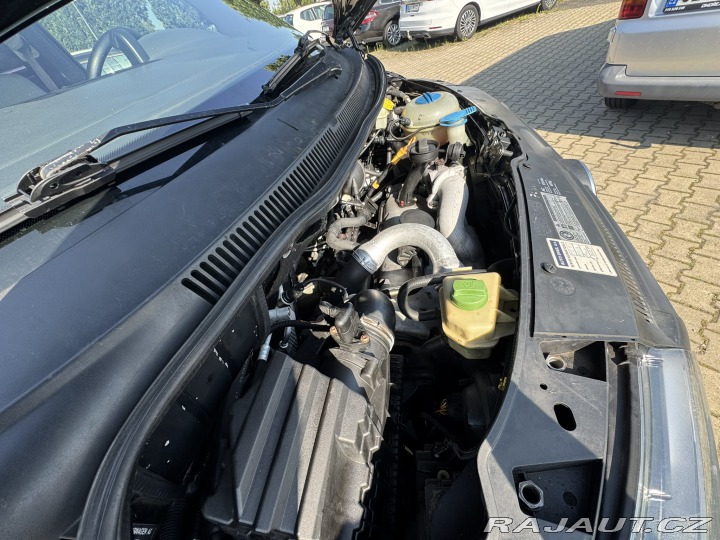 Volkswagen Transporter 7 MÍST 2,5 TDI 128 KW 2004